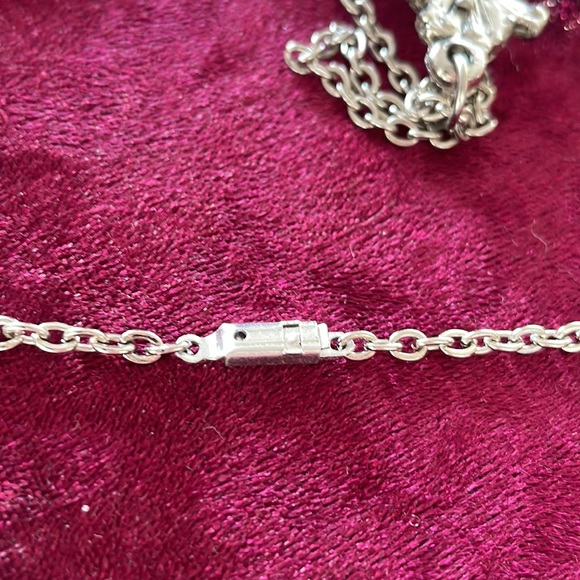 LARGE BOHEMIAN VINTAGE CROSS WITH TURQUOISE RESIN ACCENTS ON LONG CHAIN - Picture 4 of 5